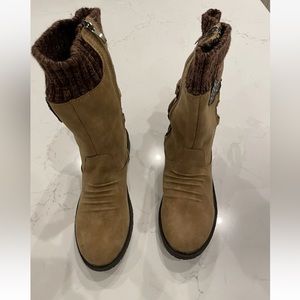 Women’s Tan Suede Unbranded Boot With Zipper and String Size 7